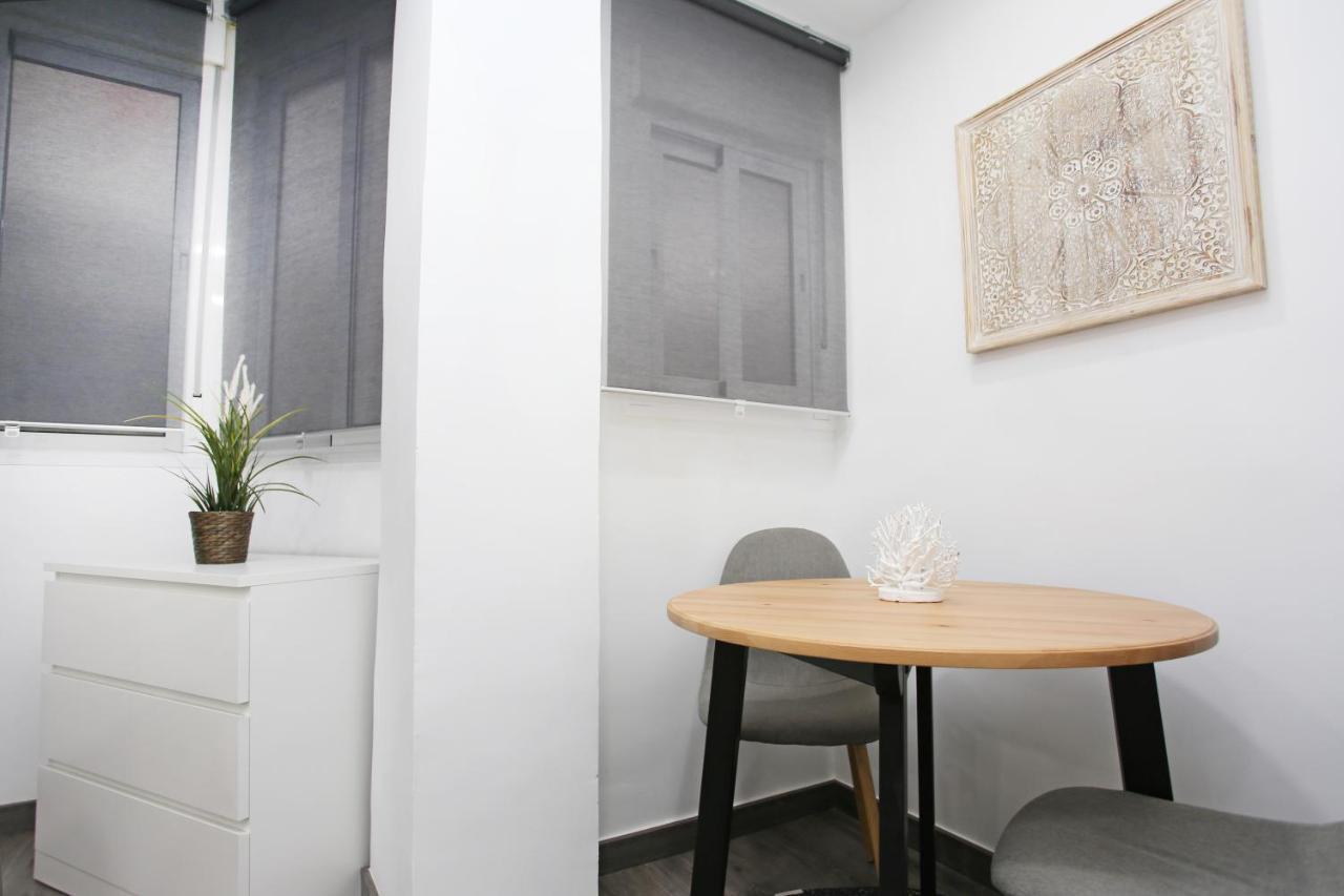 Apartamento En Calle Mendoza - Zona Huelin & 300 Mts De La Playa Appartamento Málaga Esterno foto